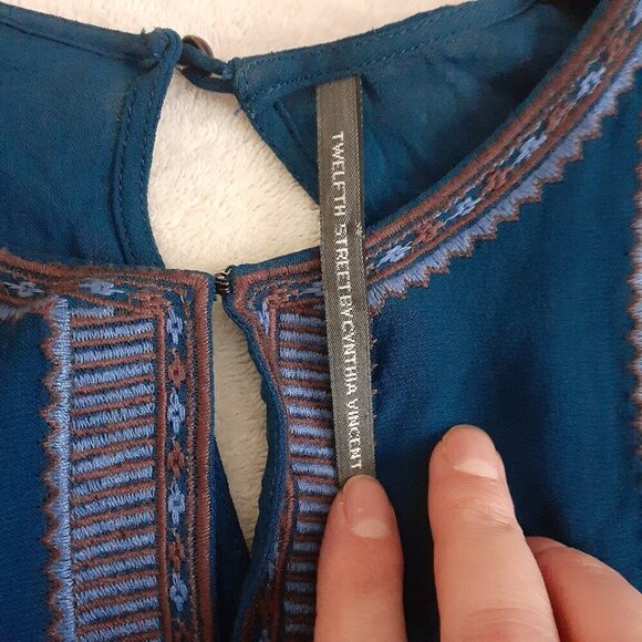 Twelfth Street by Cynthia Vincent Women's Size M Dark Blue Embroidered Boho Top - Picture 5 of 16